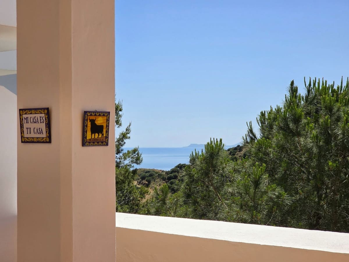 2 bedroom Apartment for sale in Calahonda with pool garage - € 345,000 (Ref: 10044683)