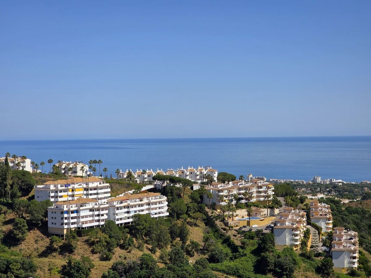 2 bedroom Apartment for sale in Calahonda with pool garage - € 345,000 (Ref: 10044683)