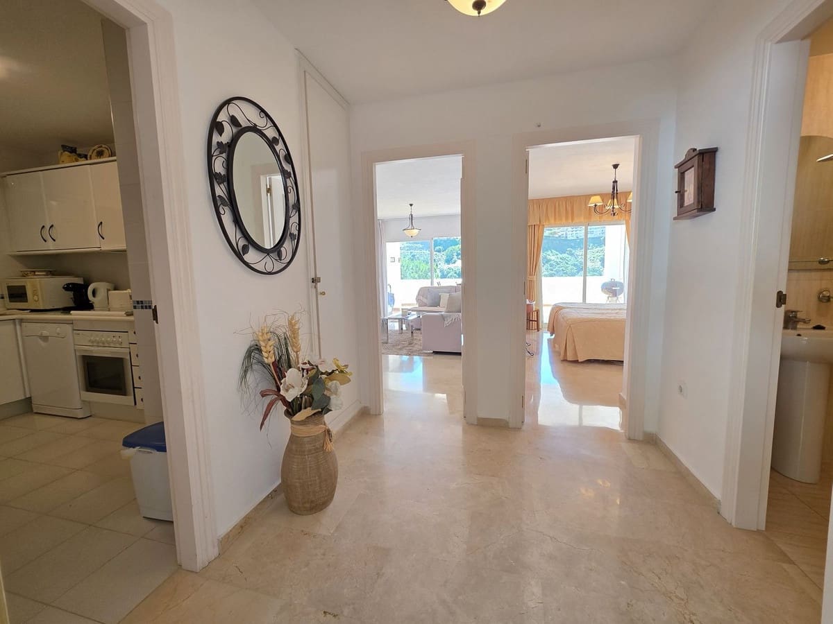 2 bedroom Apartment for sale in Calahonda with pool garage - € 345,000 (Ref: 10044683)