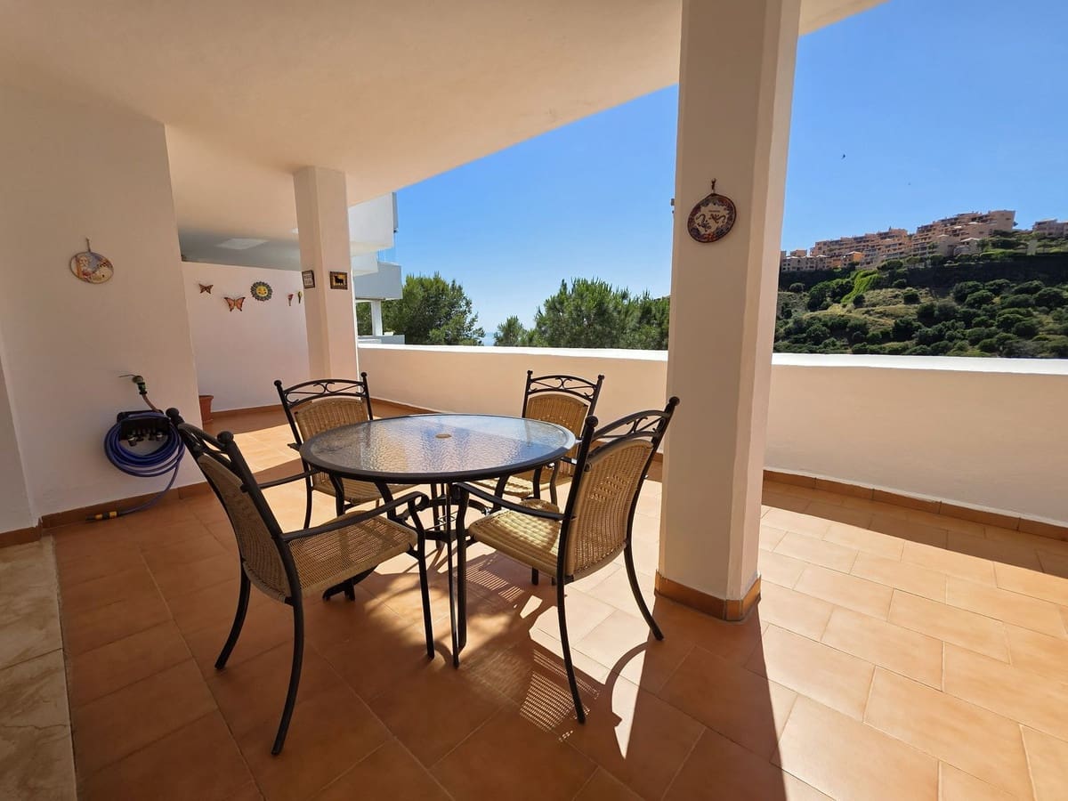 2 bedroom Apartment for sale in Calahonda with pool garage - € 345,000 (Ref: 10044683)