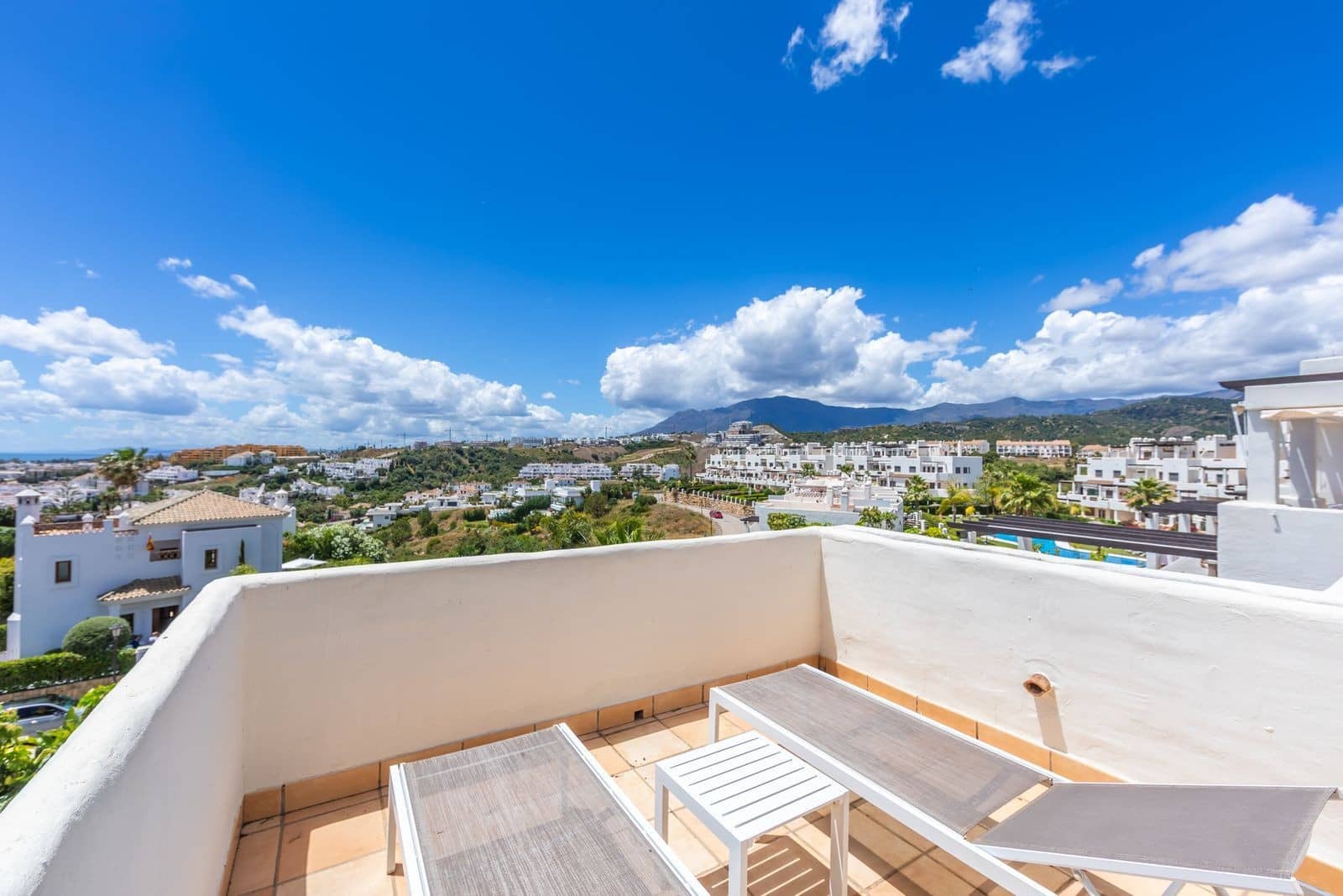 2 soverom Penthouse til salgs i Estepona med svømmebasseng garasje - € 480 000 (Ref: 10044684)