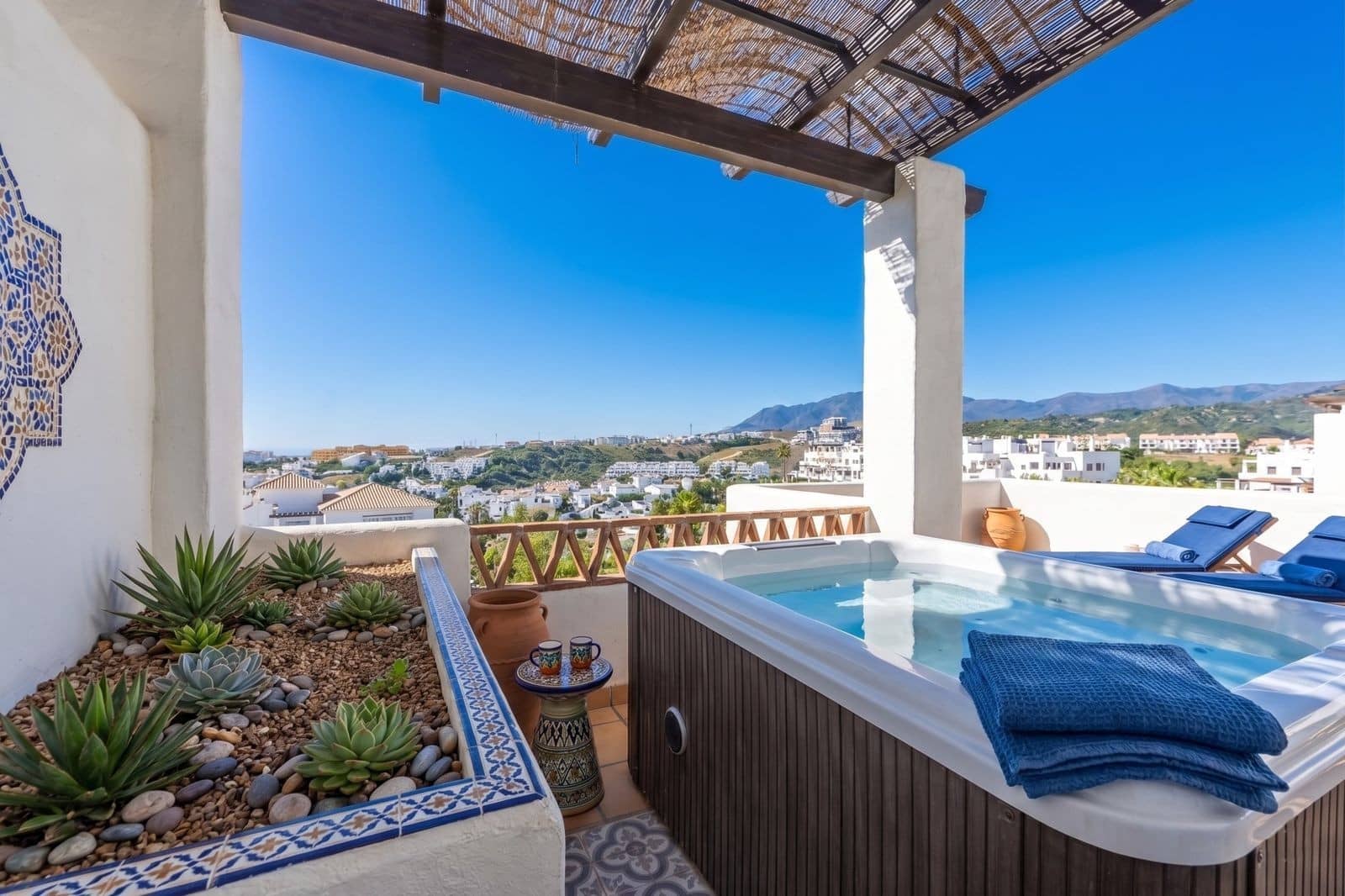 2 soverom Penthouse til salgs i Estepona med svømmebasseng garasje - € 480 000 (Ref: 10044684)