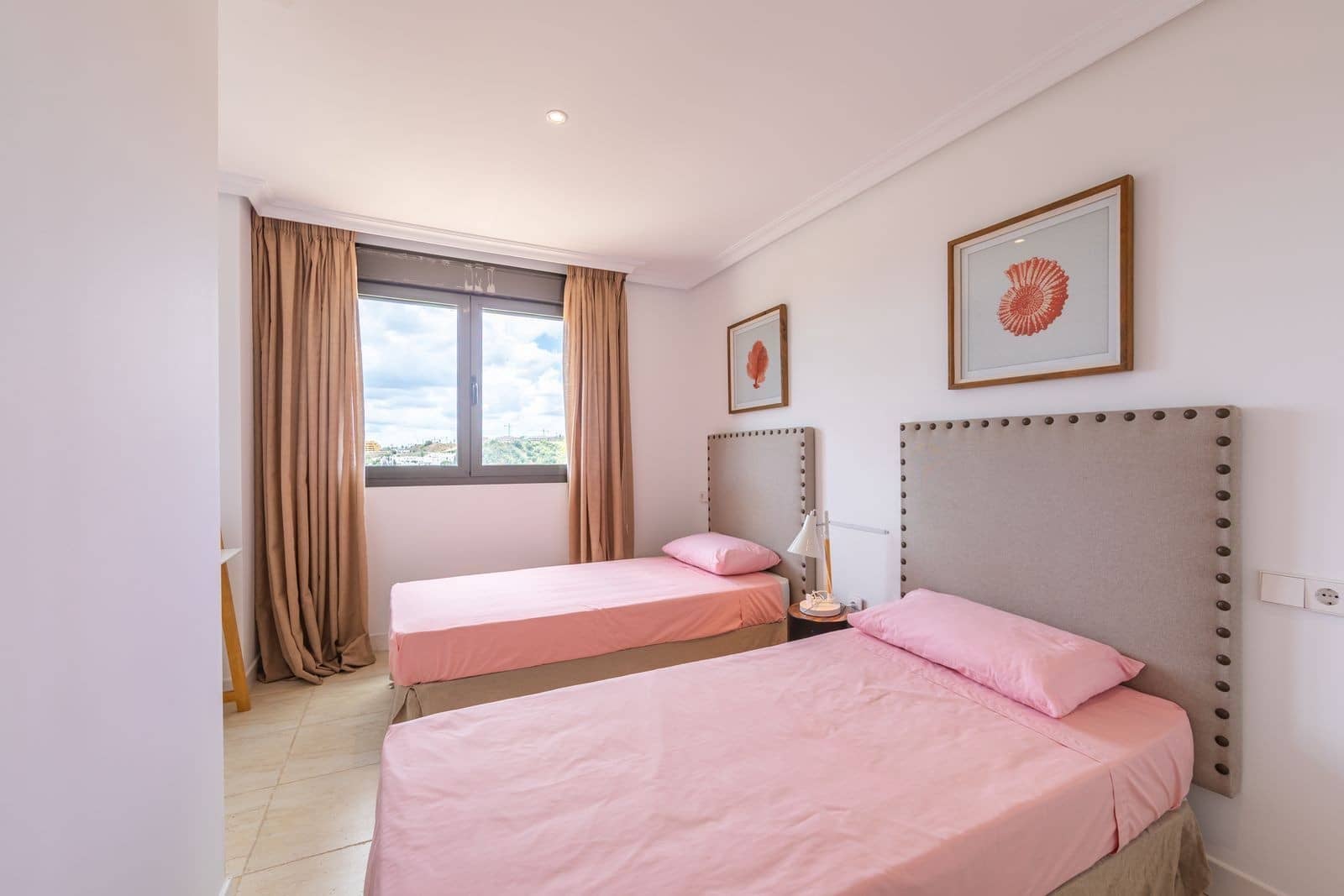 2 soverom Penthouse til salgs i Estepona med svømmebasseng garasje - € 480 000 (Ref: 10044684)