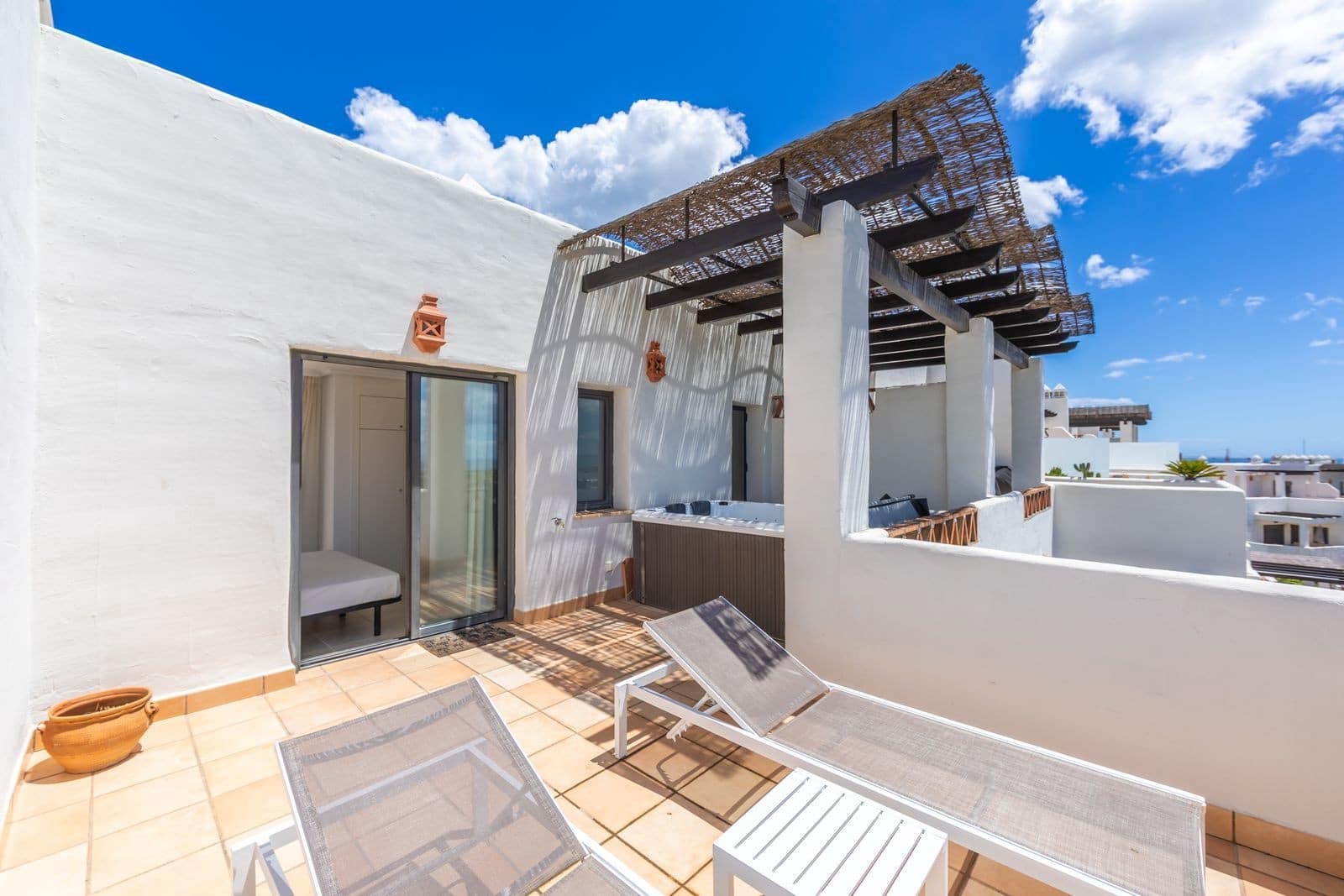 2 soverom Penthouse til salgs i Estepona med svømmebasseng garasje - € 480 000 (Ref: 10044684)