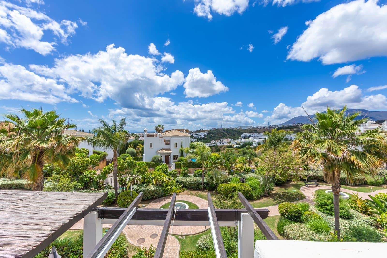 2 soverom Penthouse til salgs i Estepona med svømmebasseng garasje - € 480 000 (Ref: 10044684)