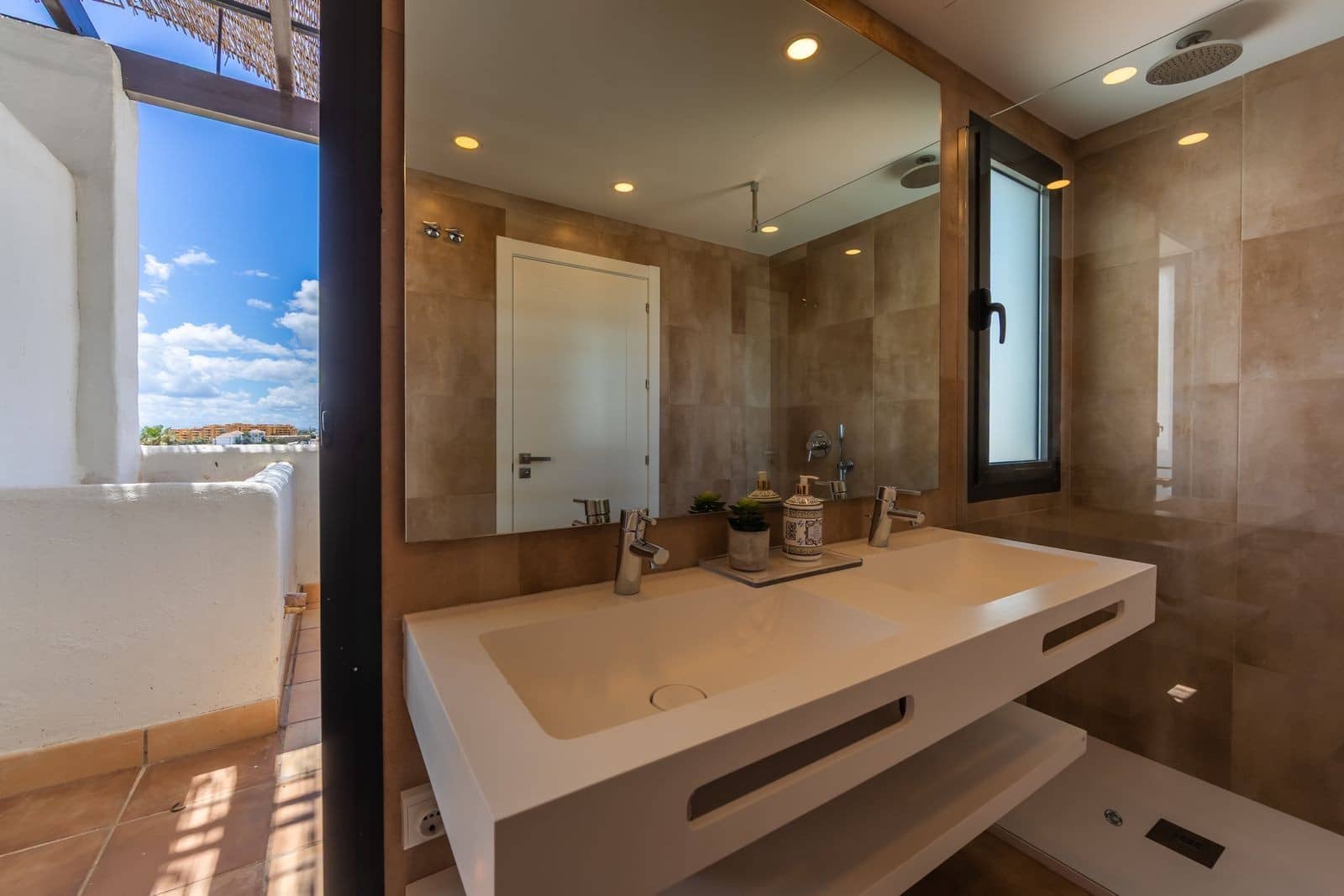 2 soverom Penthouse til salgs i Estepona med svømmebasseng garasje - € 480 000 (Ref: 10044684)