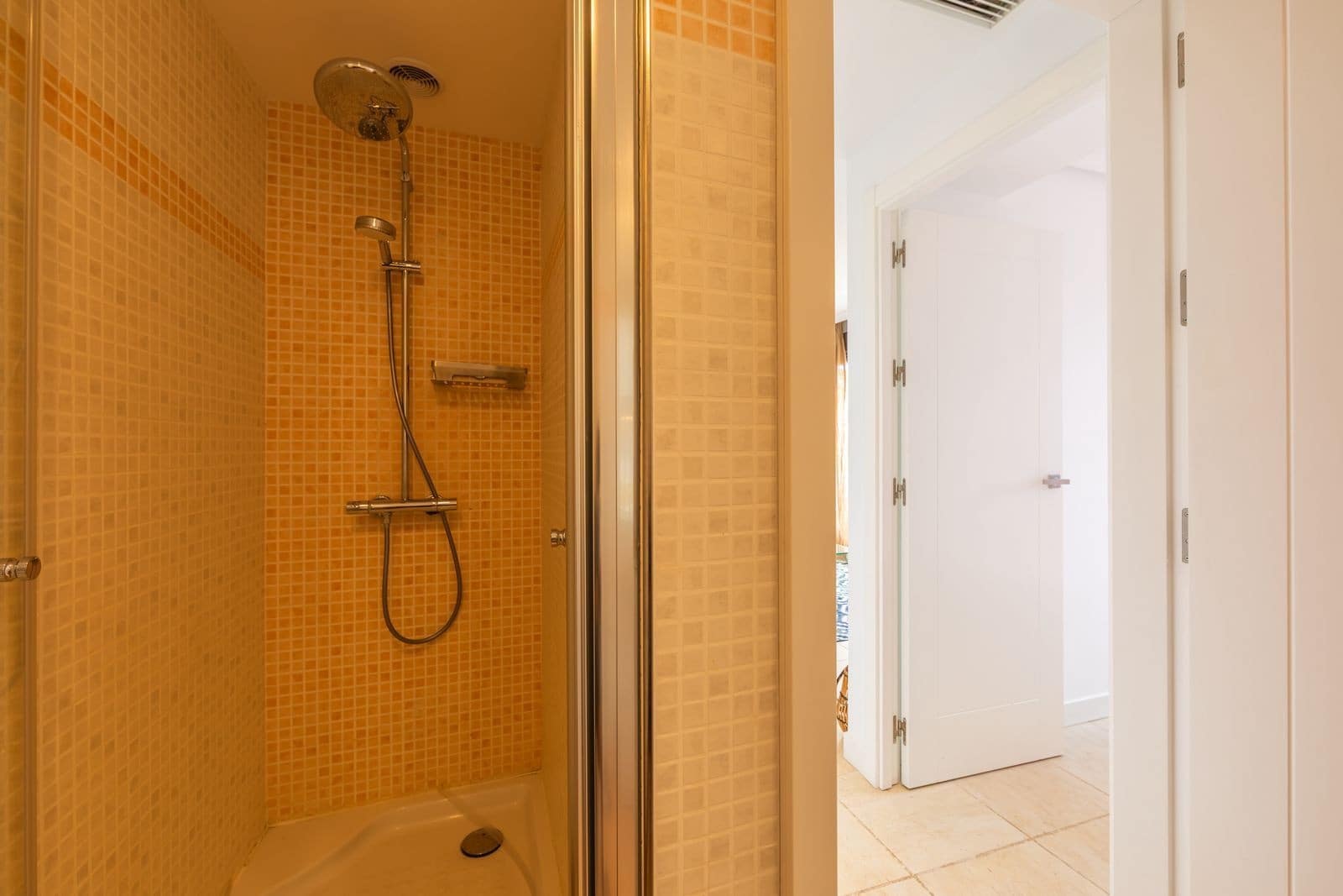 2 soverom Penthouse til salgs i Estepona med svømmebasseng garasje - € 480 000 (Ref: 10044684)
