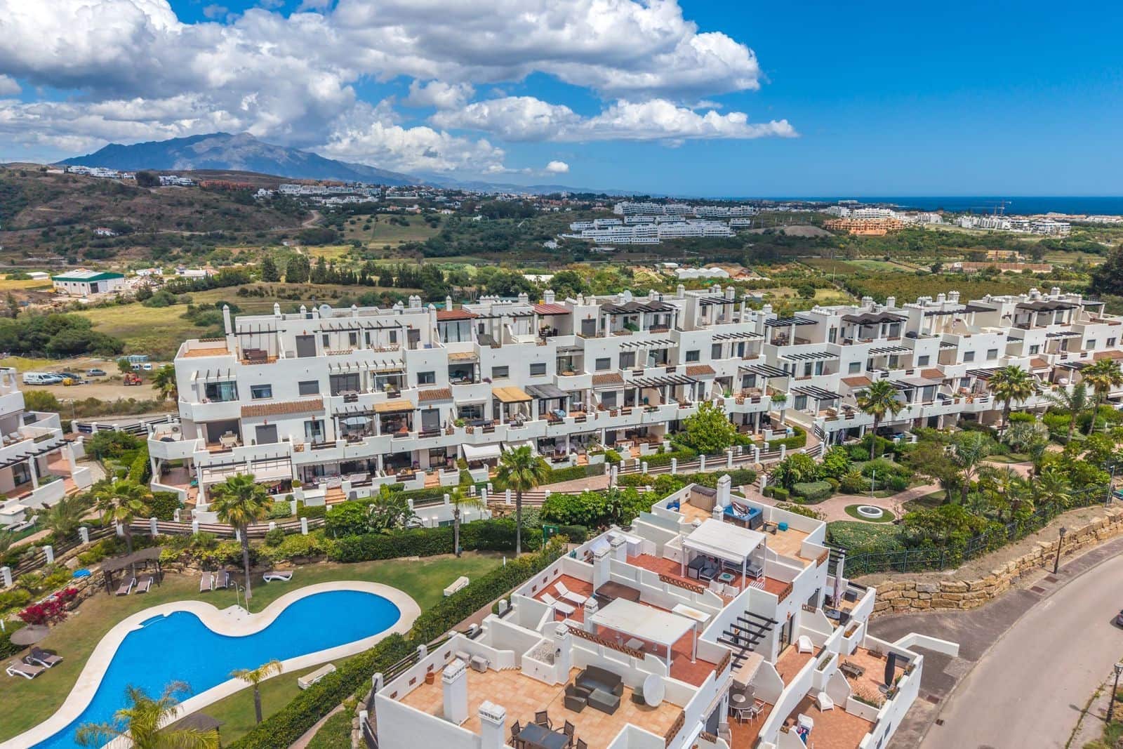 2 soverom Penthouse til salgs i Estepona med svømmebasseng garasje - € 480 000 (Ref: 10044684)