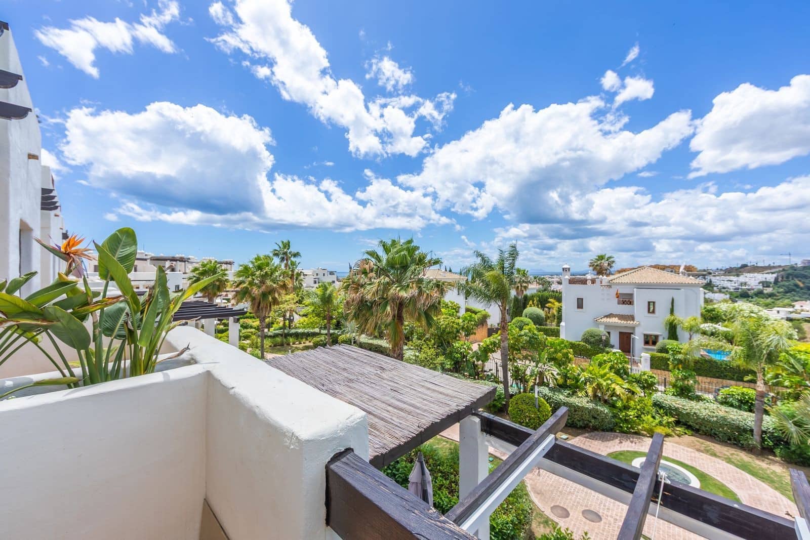 2 soverom Penthouse til salgs i Estepona med svømmebasseng garasje - € 480 000 (Ref: 10044684)