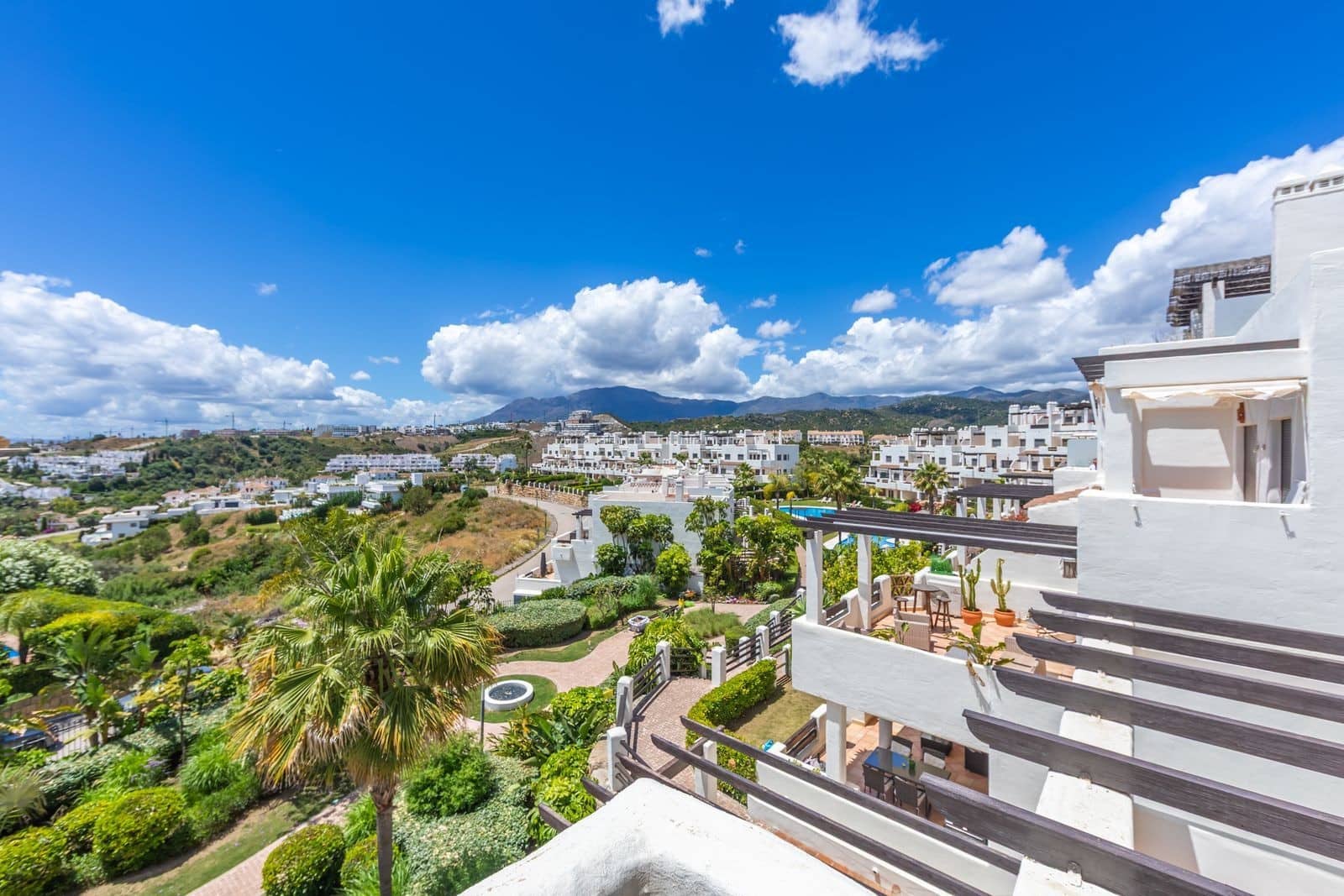 2 soverom Penthouse til salgs i Estepona med svømmebasseng garasje - € 480 000 (Ref: 10044684)