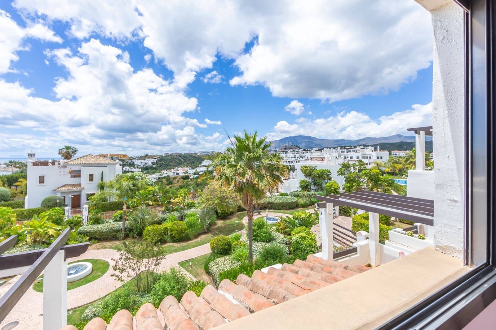 2 soverom Penthouse til salgs i Estepona med svømmebasseng garasje - € 480 000 (Ref: 10044684)