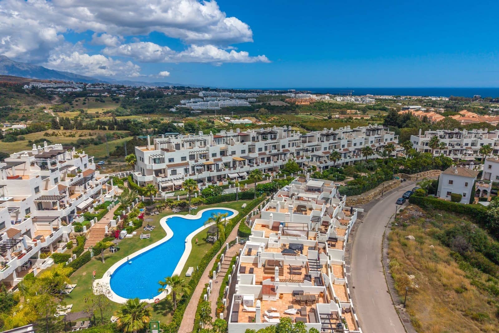 2 soverom Penthouse til salgs i Estepona med svømmebasseng garasje - € 480 000 (Ref: 10044684)