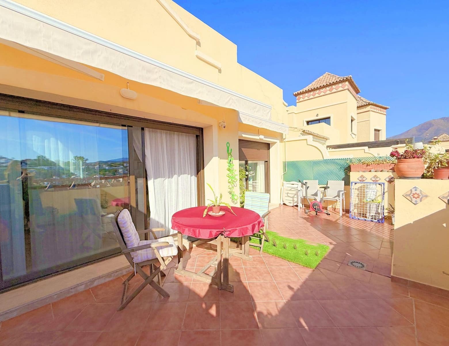 2 Zimmer Penthouse zu verkaufen in Estepona mit Pool Garage - 338.000 € (Ref: 10044685)