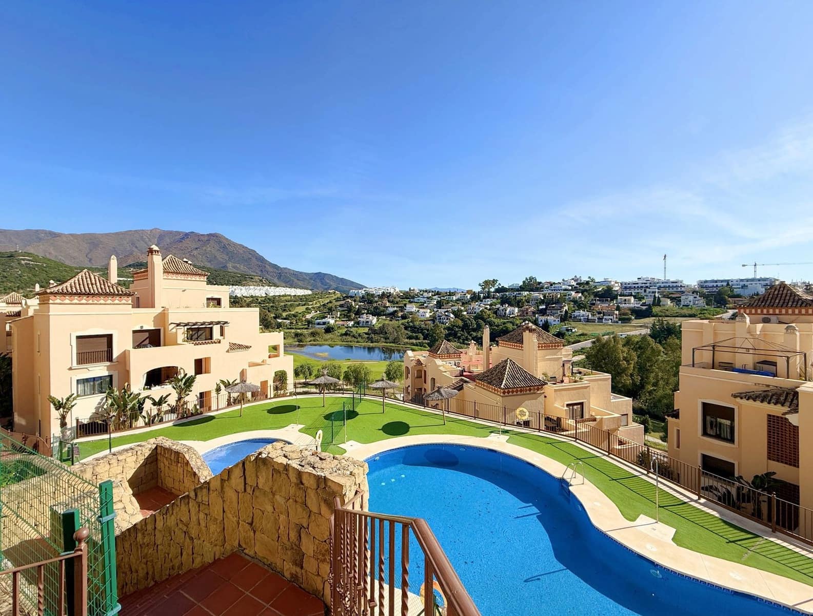 2 Zimmer Penthouse zu verkaufen in Estepona mit Pool Garage - 338.000 € (Ref: 10044685)