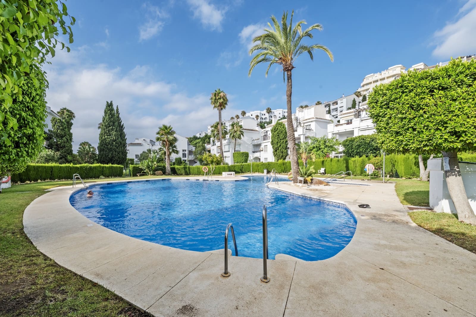 2 bedroom Apartment for sale in Riviera del Sol with pool garage - € 330,000 (Ref: 10044688)