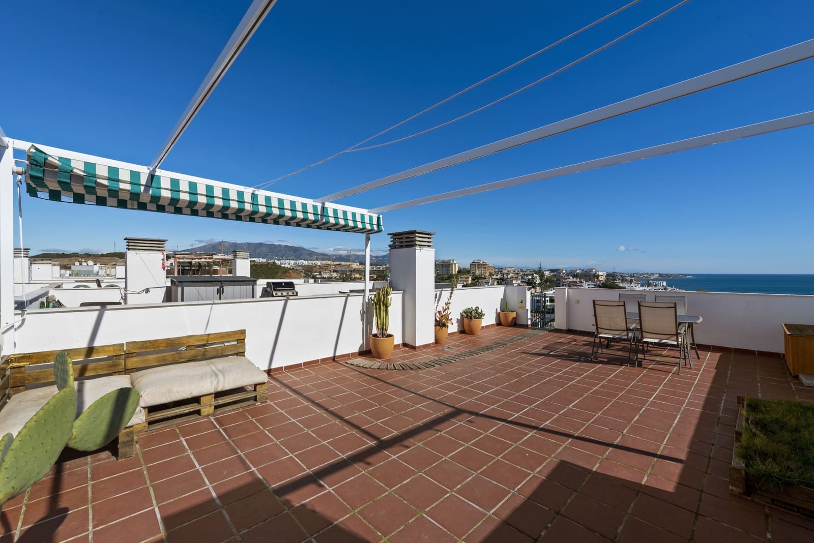2 makuuhuone Kattohuoneisto myytävänä paikassa Mijas Costa mukana uima-altaan 
autotalli - 339 000 € (Ref: 10044689)