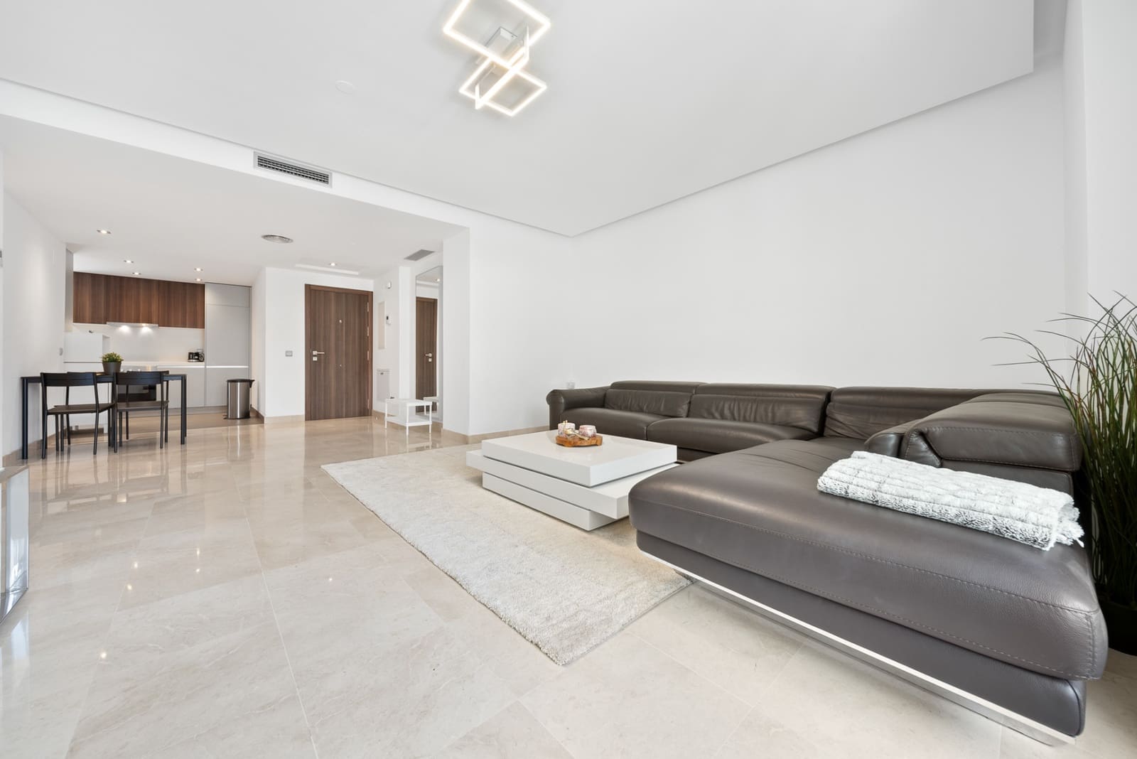 3 bedroom Apartment for sale in San Pedro de Alcantara with pool garage - € 635,000 (Ref: 10075440)