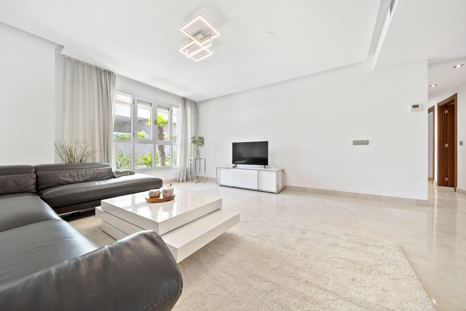 3 bedroom Apartment for sale in San Pedro de Alcantara with pool garage - € 635,000 (Ref: 10075440)