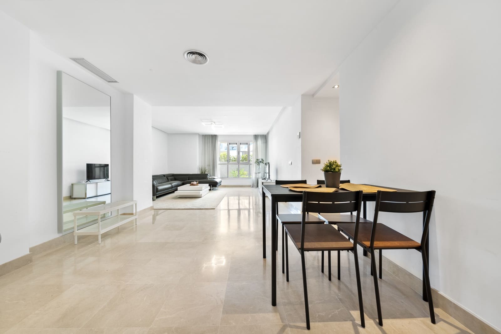 3 bedroom Apartment for sale in San Pedro de Alcantara with pool garage - € 635,000 (Ref: 10075440)