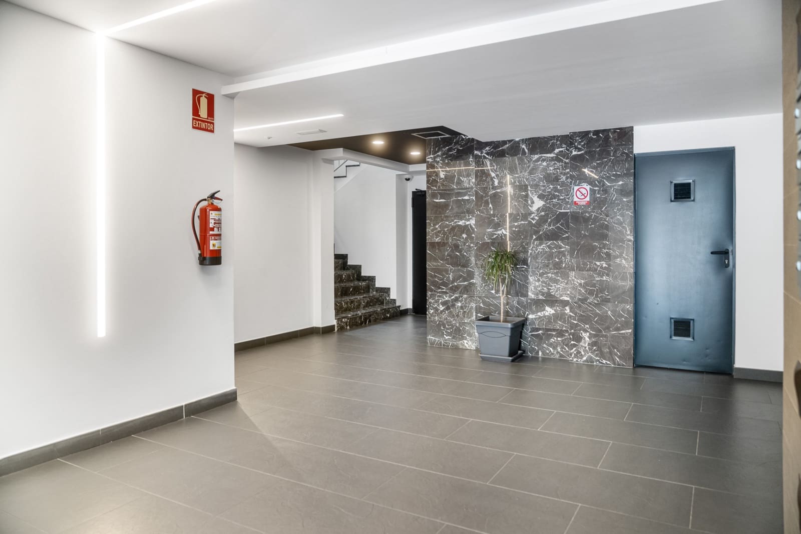 3 bedroom Apartment for sale in San Pedro de Alcantara with pool garage - € 635,000 (Ref: 10075440)