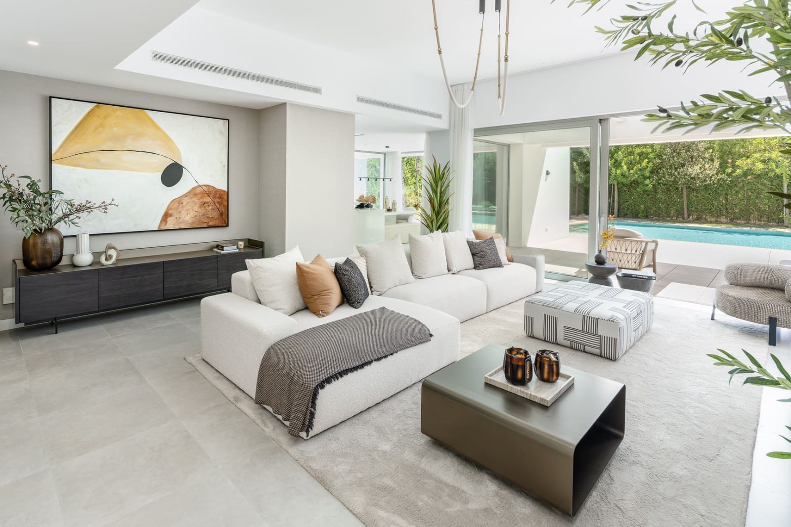 5 soverom Villa til salgs i El Paraiso med svømmebasseng garasje - € 2 300 000 (Ref: 10101919)
