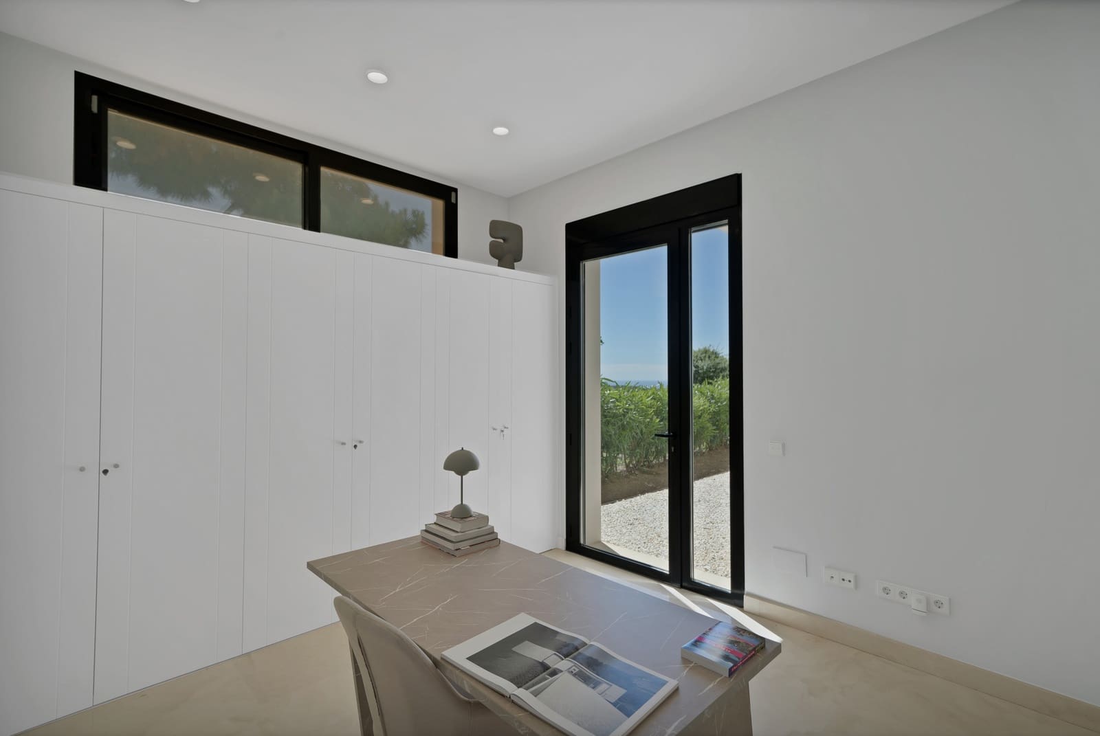 5 soverom Villa til salgs i Nueva Andalucia med svømmebasseng garasje - € 3 195 000 (Ref: 10150298)