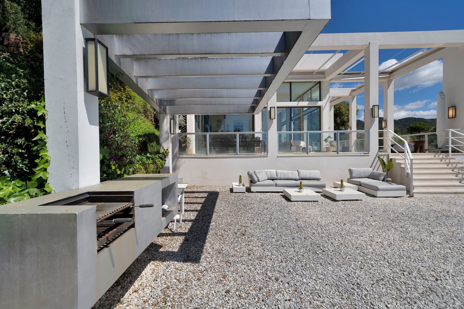 5 soverom Villa til salgs i Nueva Andalucia med svømmebasseng garasje - € 3 195 000 (Ref: 10150298)