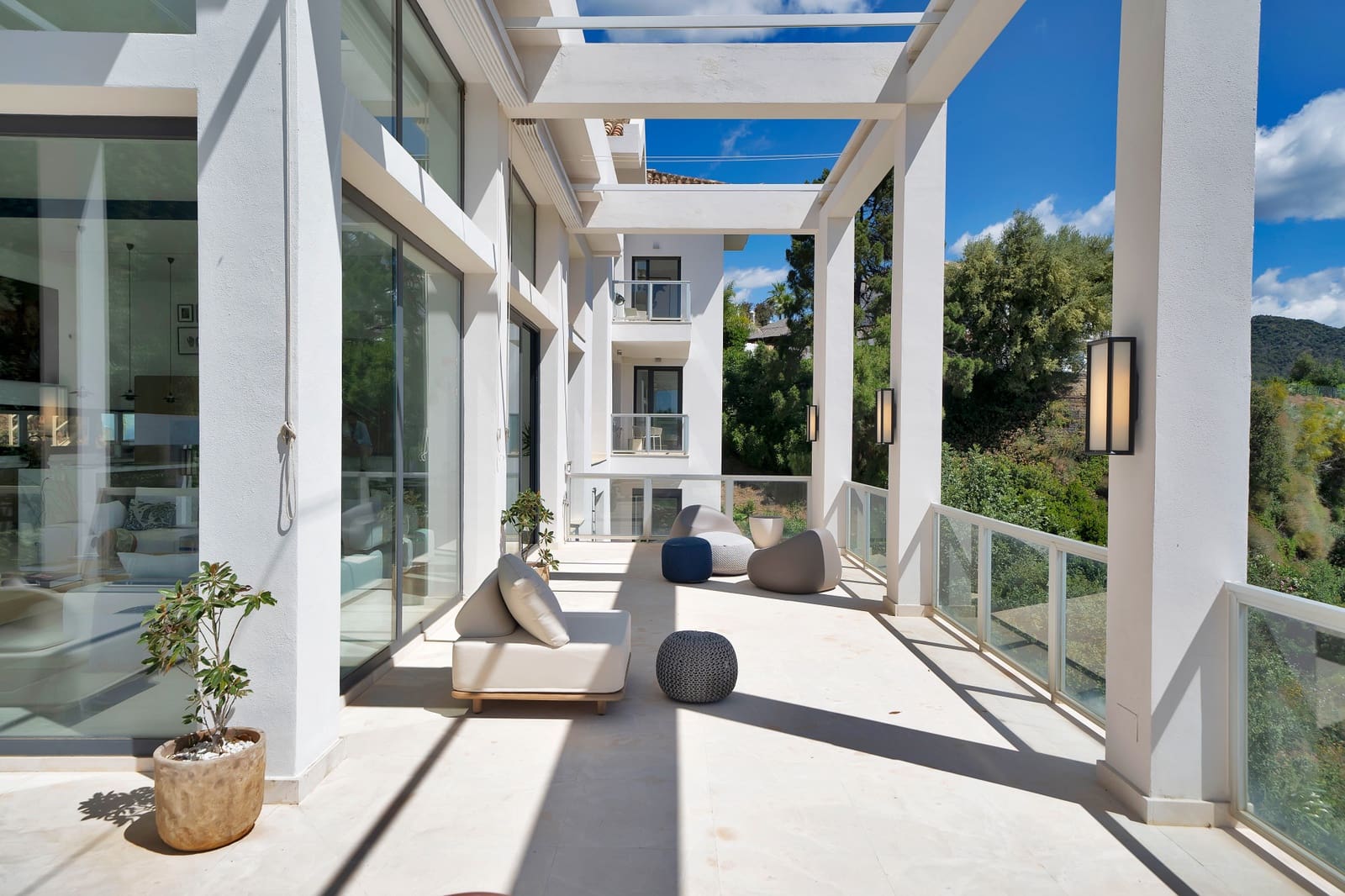 5 soverom Villa til salgs i Nueva Andalucia med svømmebasseng garasje - € 3 195 000 (Ref: 10150298)