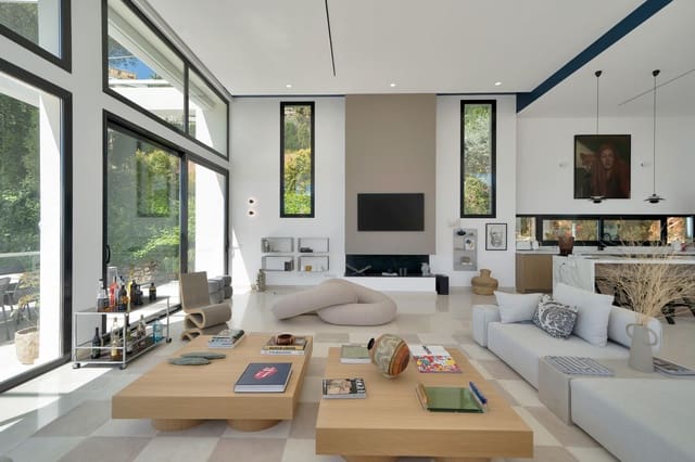 5 soverom Villa til salgs i Las Brisas, Marbella med svømmebasseng garasje - € 3 195 000 (Ref: 10150298)