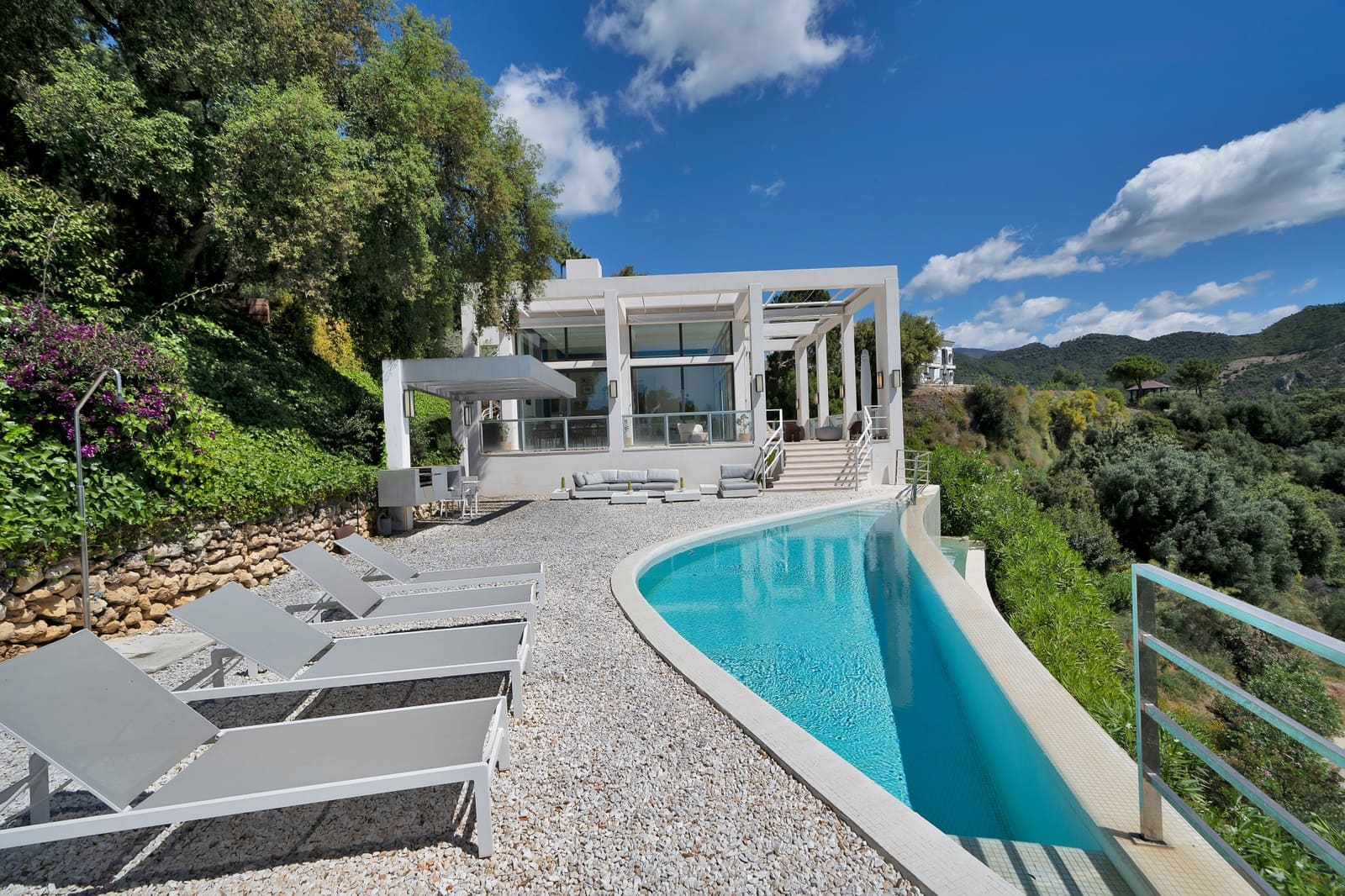 5 soverom Villa til salgs i Nueva Andalucia med svømmebasseng garasje - € 3 195 000 (Ref: 10150298)