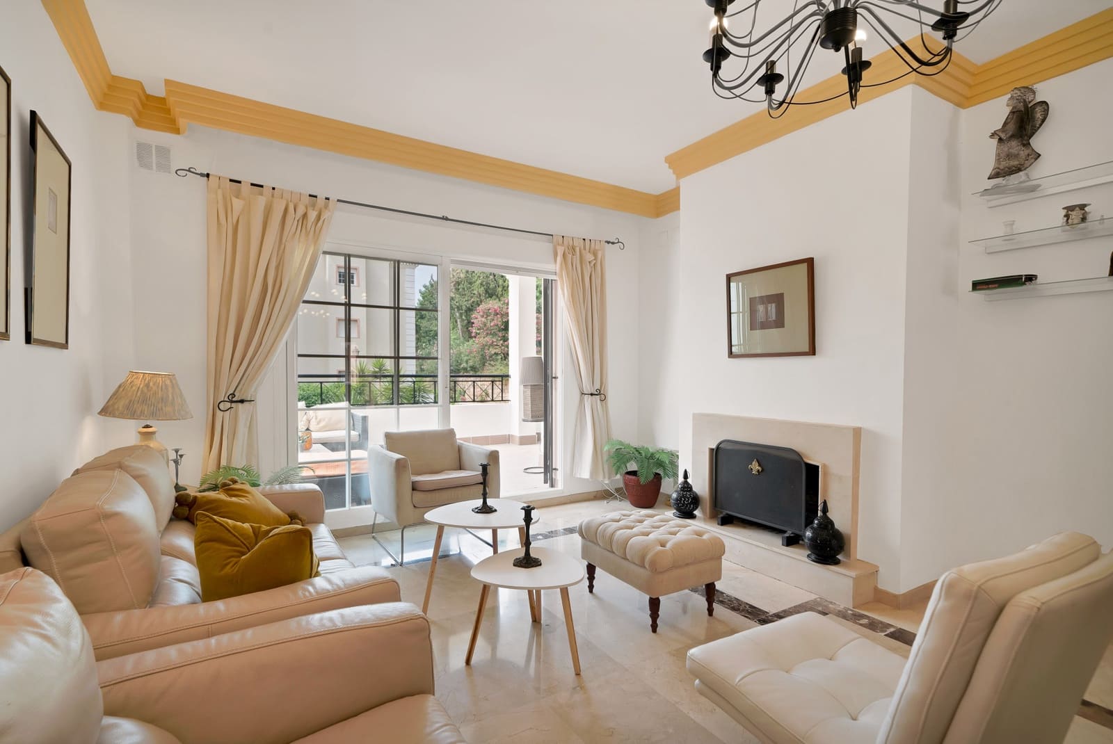 3 soveværelse Lejlighed til salg i Nueva Andalucia med swimmingpool garage - € 575.000 (Ref: 10150299)