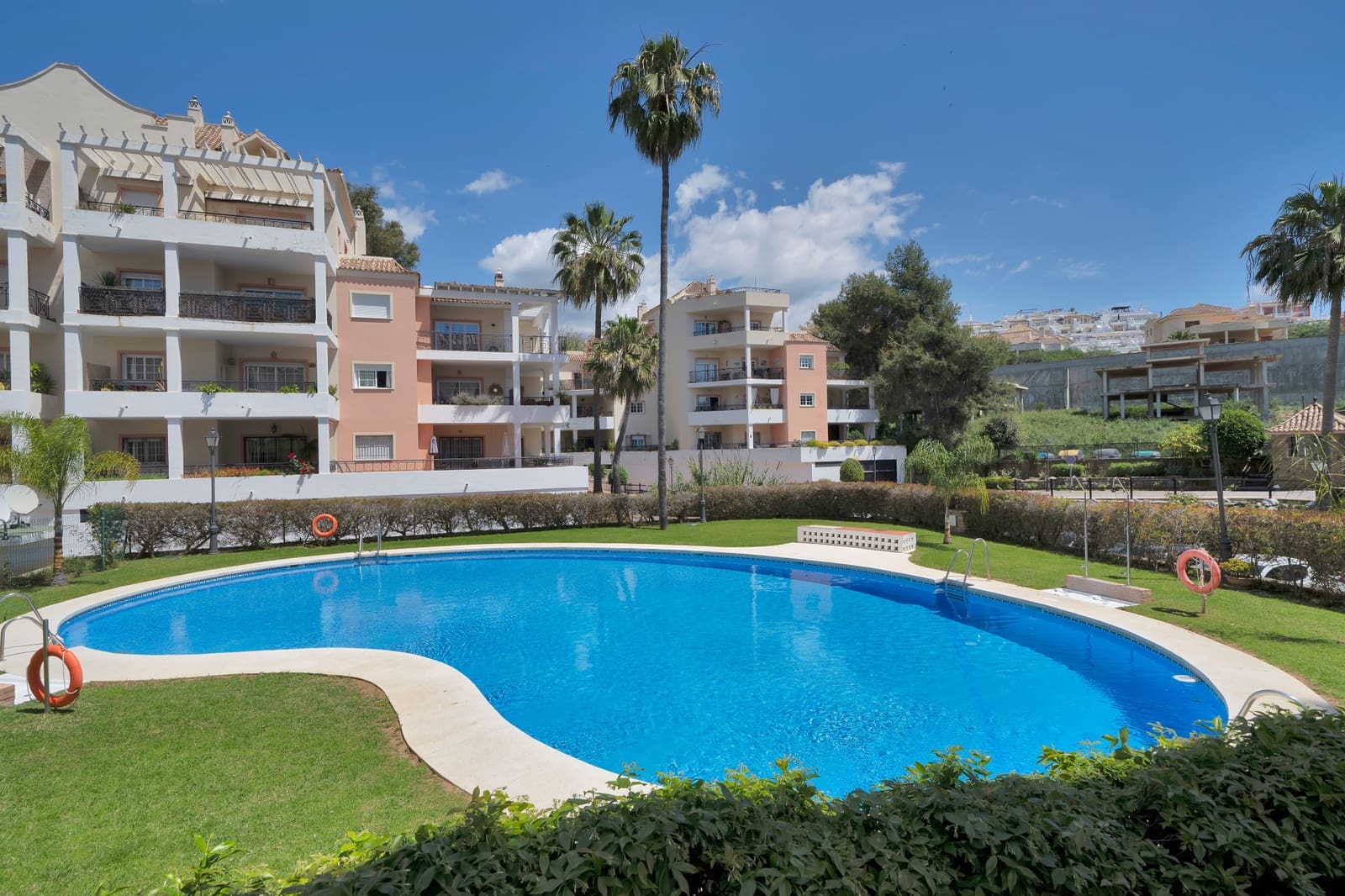 3 soveværelse Lejlighed til salg i Nueva Andalucia med swimmingpool garage - € 575.000 (Ref: 10150299)