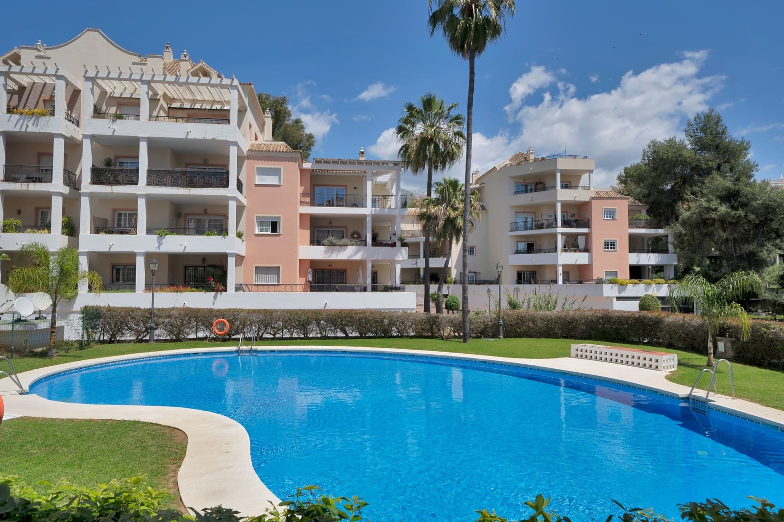3 soveværelse Lejlighed til salg i Nueva Andalucia med swimmingpool garage - € 575.000 (Ref: 10150299)