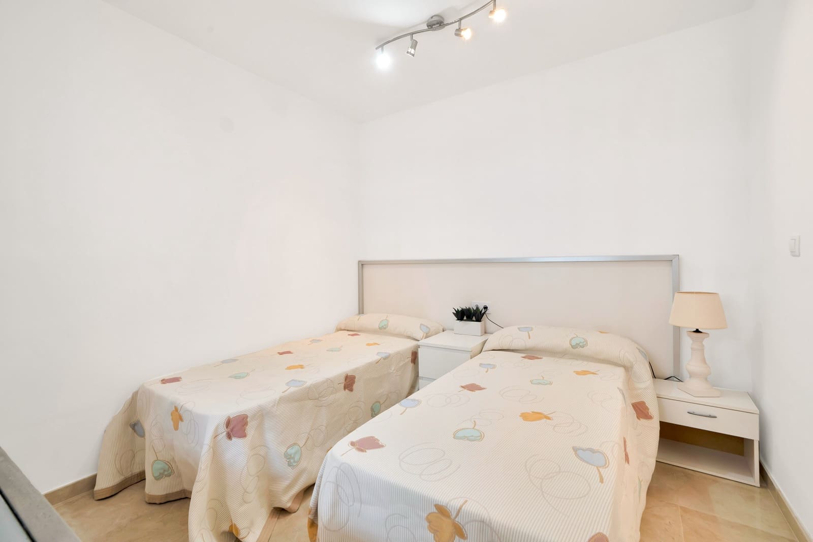 3 soveværelse Lejlighed til salg i Nueva Andalucia med swimmingpool garage - € 575.000 (Ref: 10150299)