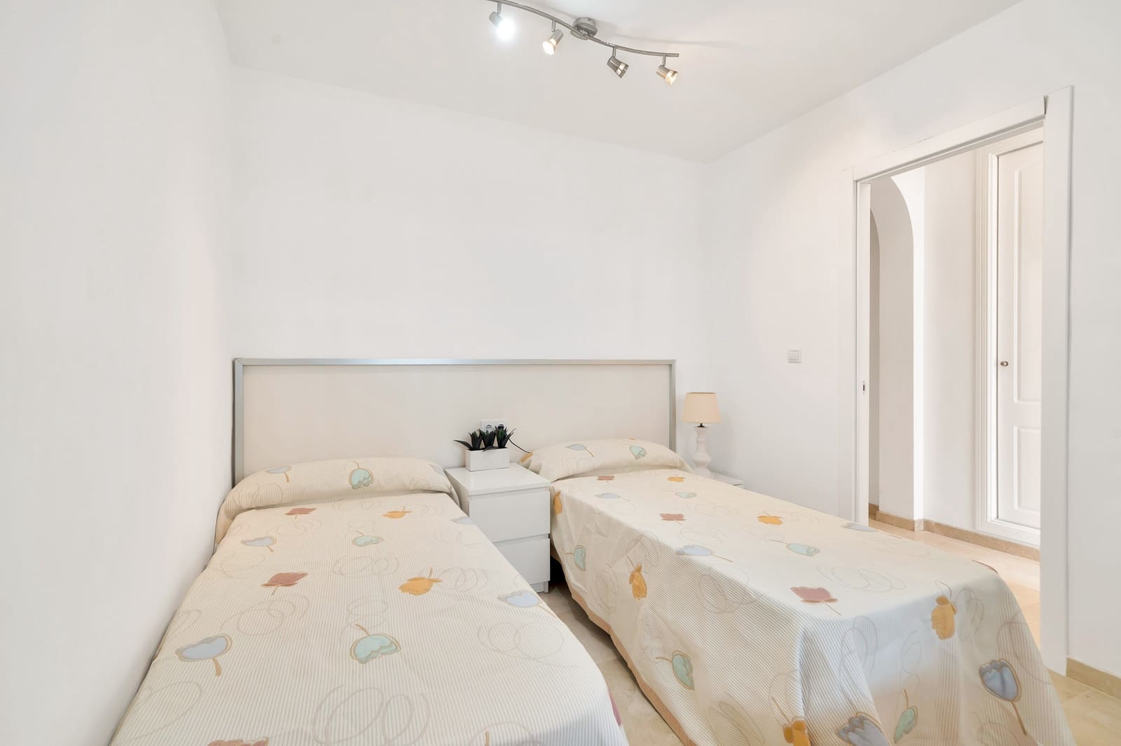 3 soveværelse Lejlighed til salg i Nueva Andalucia med swimmingpool garage - € 575.000 (Ref: 10150299)