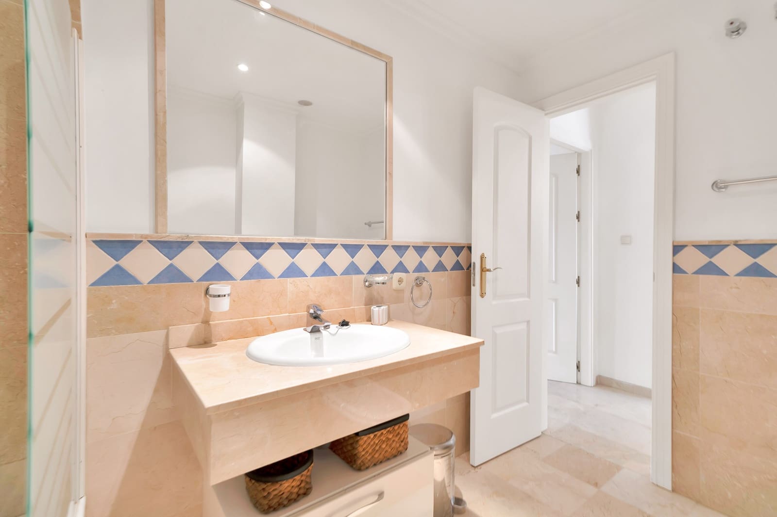 3 soveværelse Lejlighed til salg i Nueva Andalucia med swimmingpool garage - € 575.000 (Ref: 10150299)