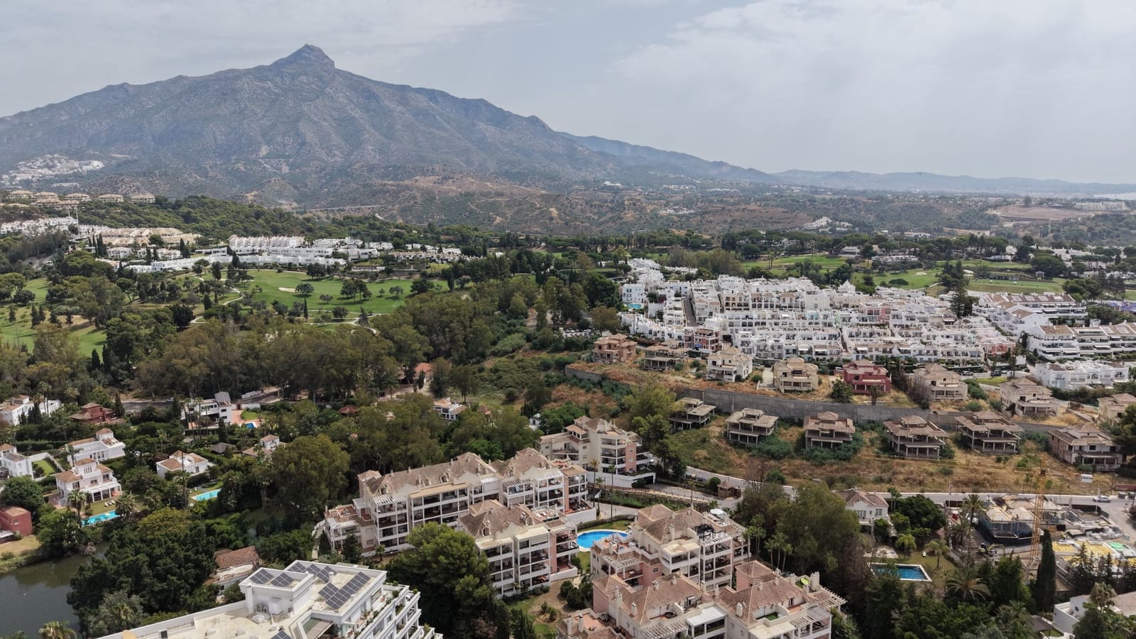 3 soveværelse Lejlighed til salg i Nueva Andalucia med swimmingpool garage - € 575.000 (Ref: 10150299)