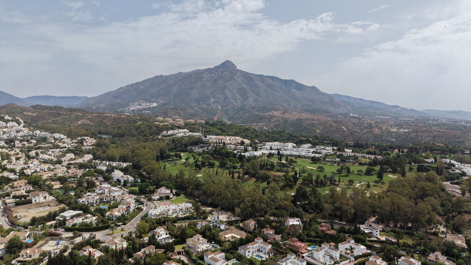 3 soveværelse Lejlighed til salg i Nueva Andalucia med swimmingpool garage - € 575.000 (Ref: 10150299)