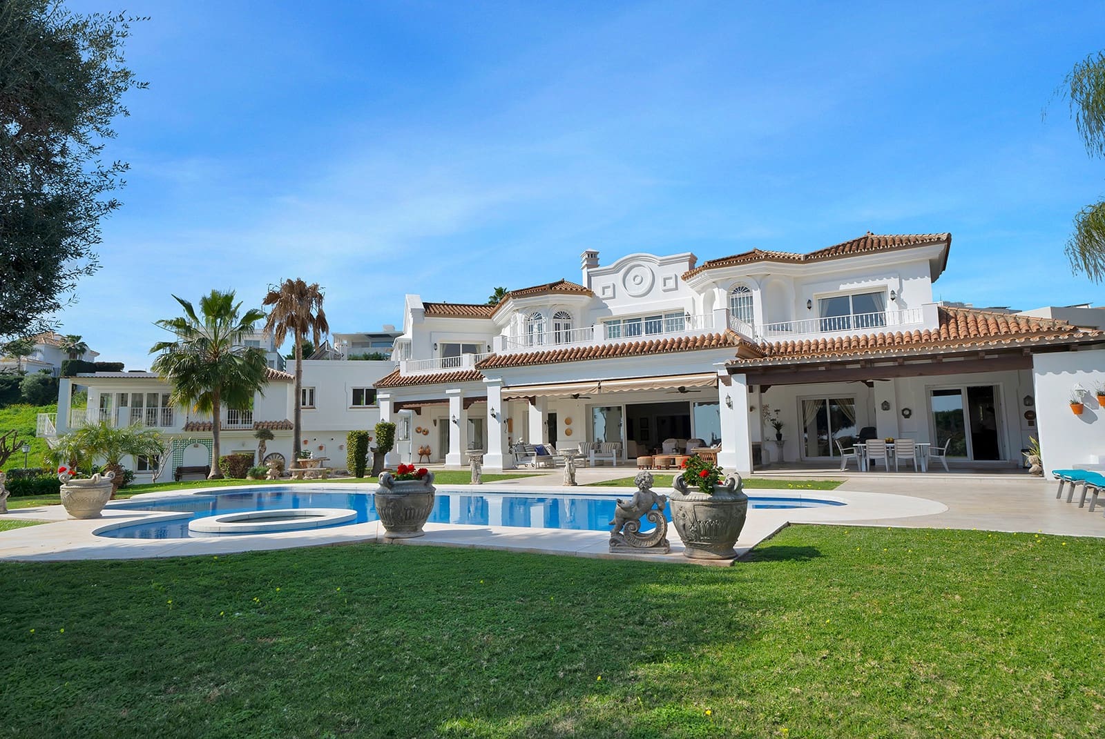 7 soveværelse Villa til salg i Nueva Andalucia med swimmingpool garage - € 5.595.000 (Ref: 10150300)