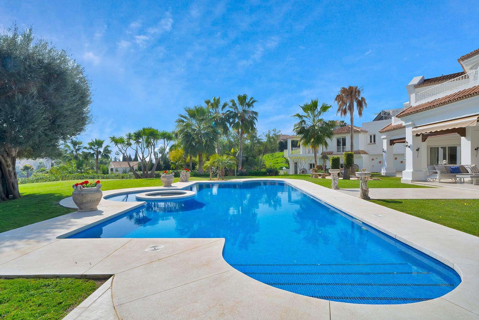 7 soveværelse Villa til salg i Nueva Andalucia med swimmingpool garage - € 5.595.000 (Ref: 10150300)