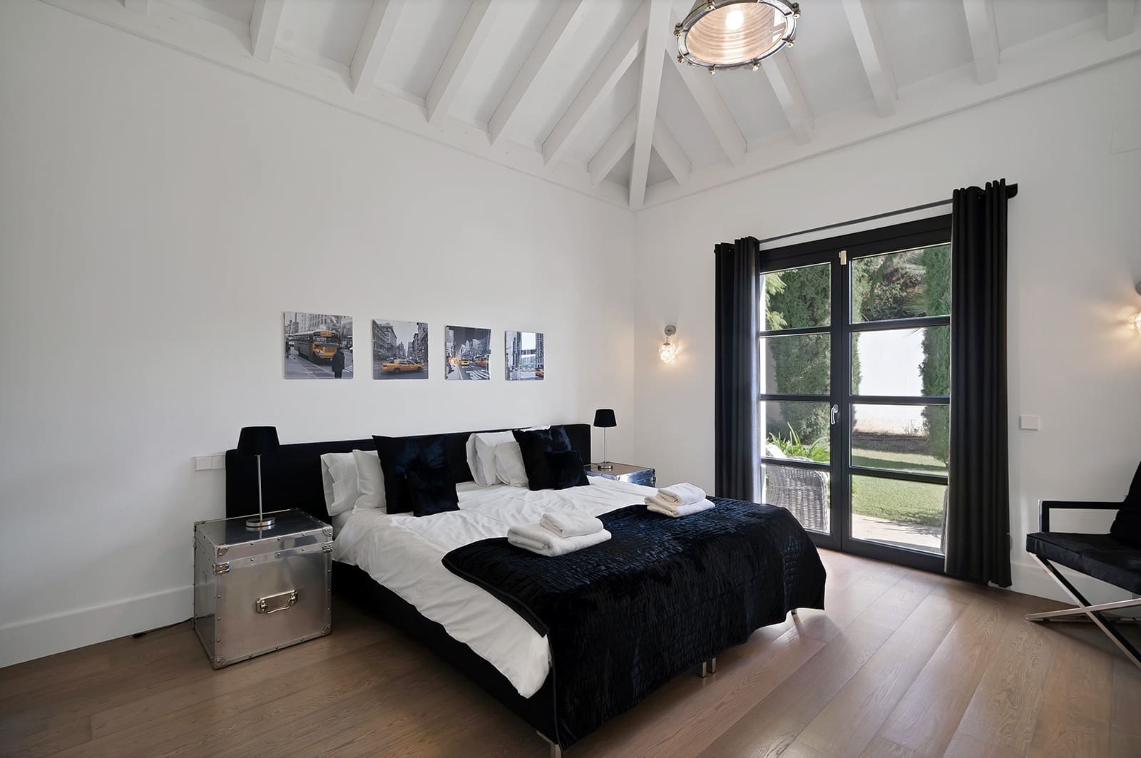 5 bedroom Villa for sale in Benahavis with pool garage - € 4,950,000 (Ref: 10150301)