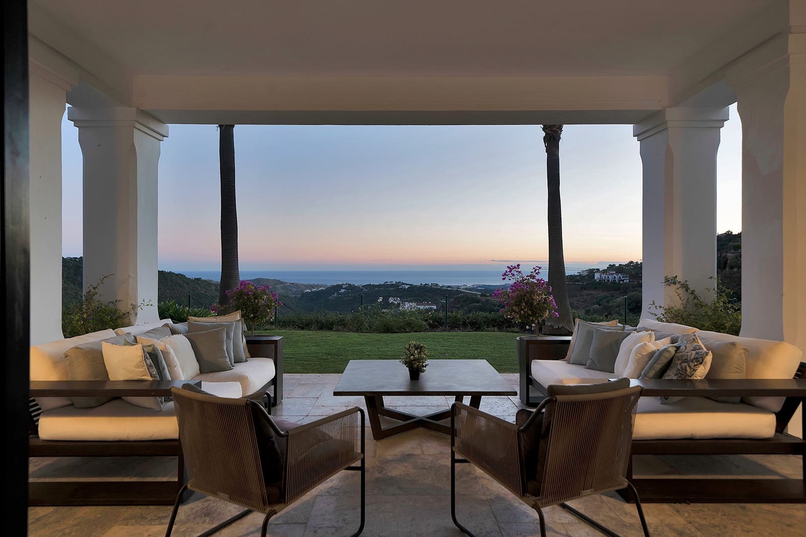 5 bedroom Villa for sale in Benahavis with pool garage - € 4,950,000 (Ref: 10150301)