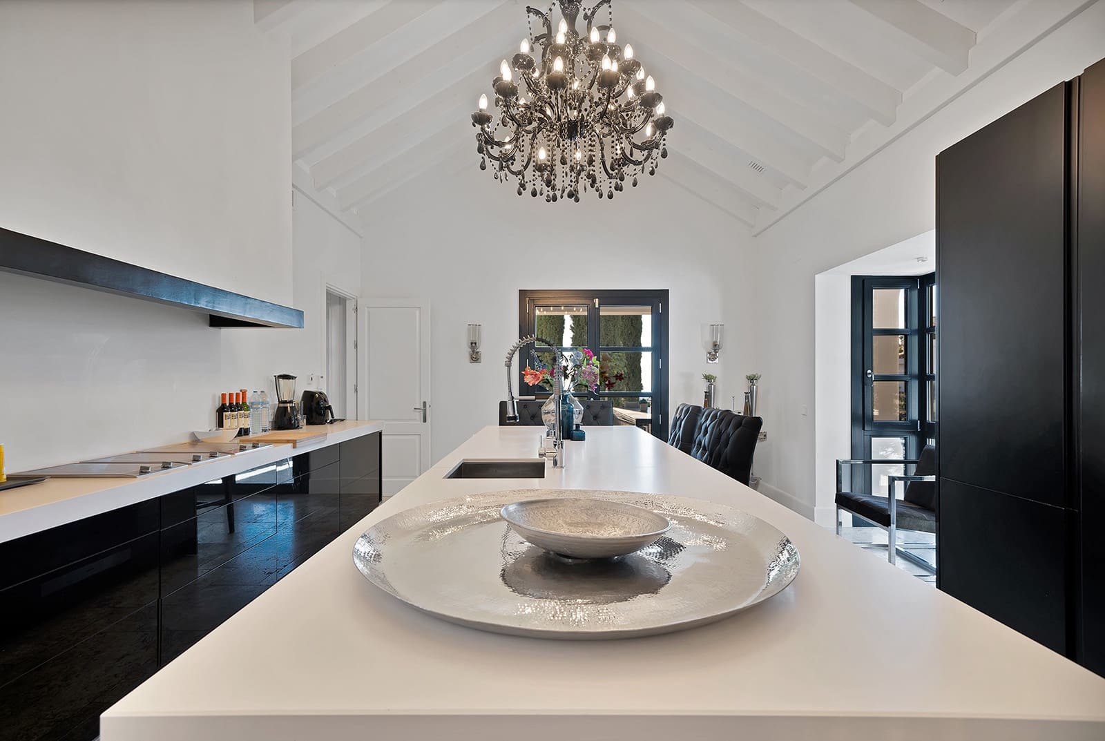 5 bedroom Villa for sale in Benahavis with pool garage - € 4,950,000 (Ref: 10150301)