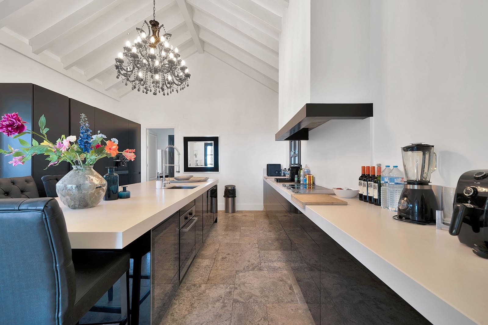 5 bedroom Villa for sale in Benahavis with pool garage - € 4,950,000 (Ref: 10150301)