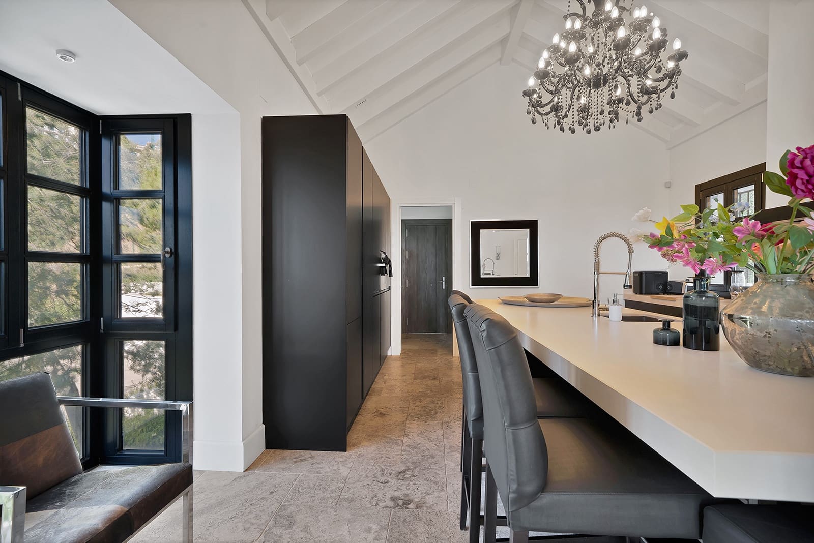 5 bedroom Villa for sale in Benahavis with pool garage - € 4,950,000 (Ref: 10150301)