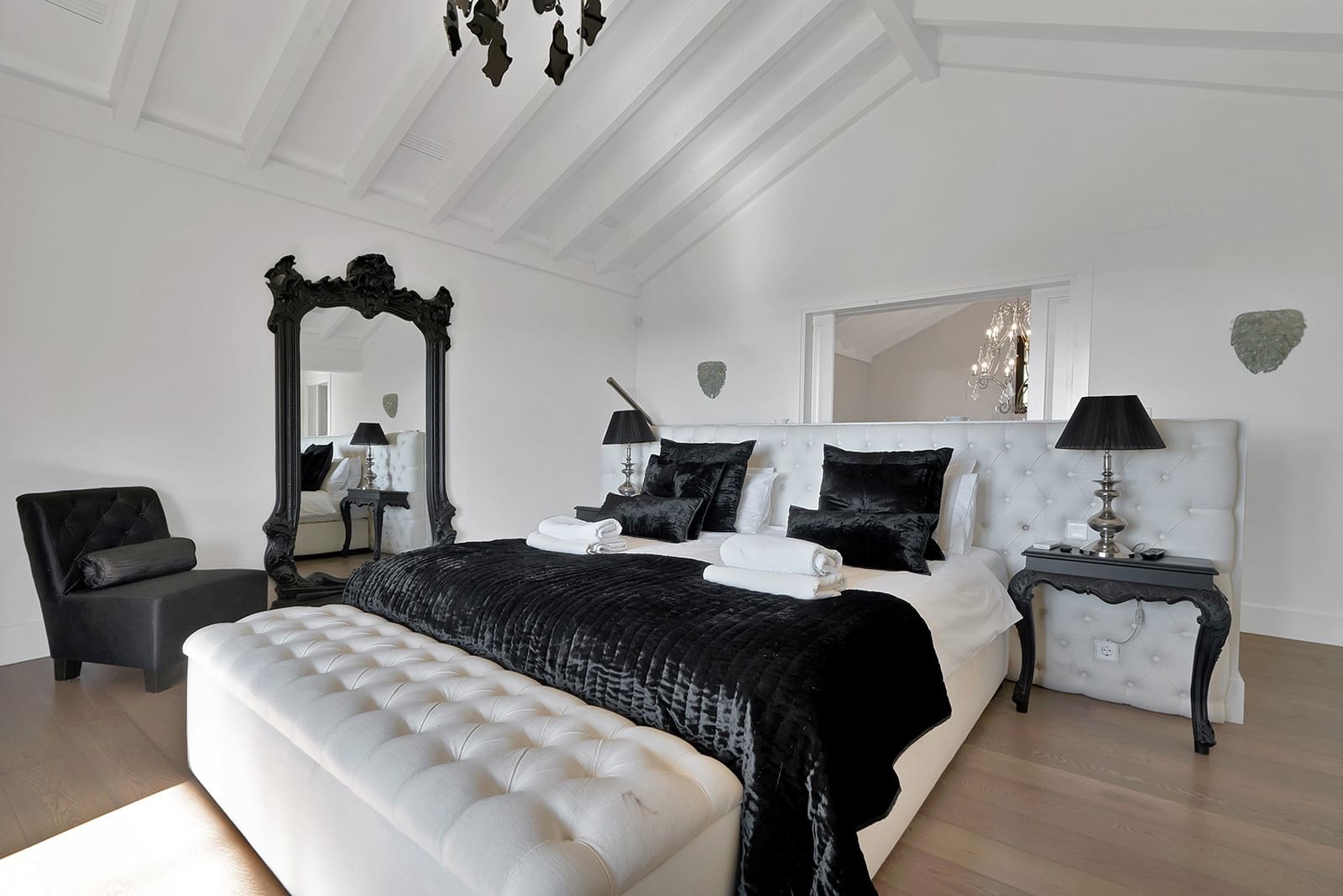 5 bedroom Villa for sale in Benahavis with pool garage - € 4,950,000 (Ref: 10150301)