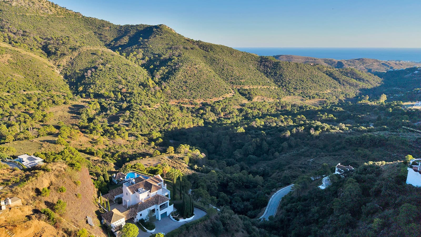 5 bedroom Villa for sale in Benahavis with pool garage - € 4,950,000 (Ref: 10150301)