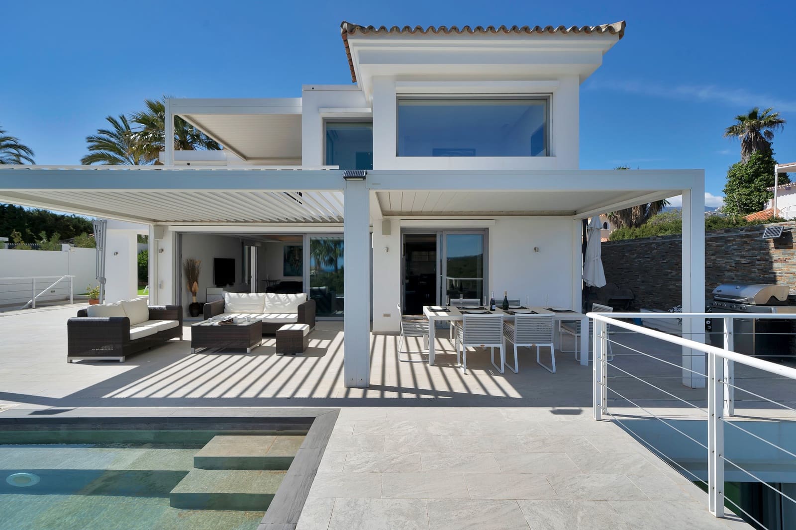 4 sypialnia Willa na sprzedaż w Nueva Andalucia z basenem garażem - 3 100 000 € (Ref: 10157505)