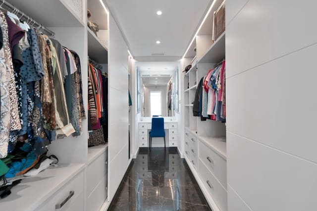 4 sypialnia Willa na sprzedaż w Los Naranjos, Marbella z basenem garażem - 3 100 000 € (Ref: 10157505)