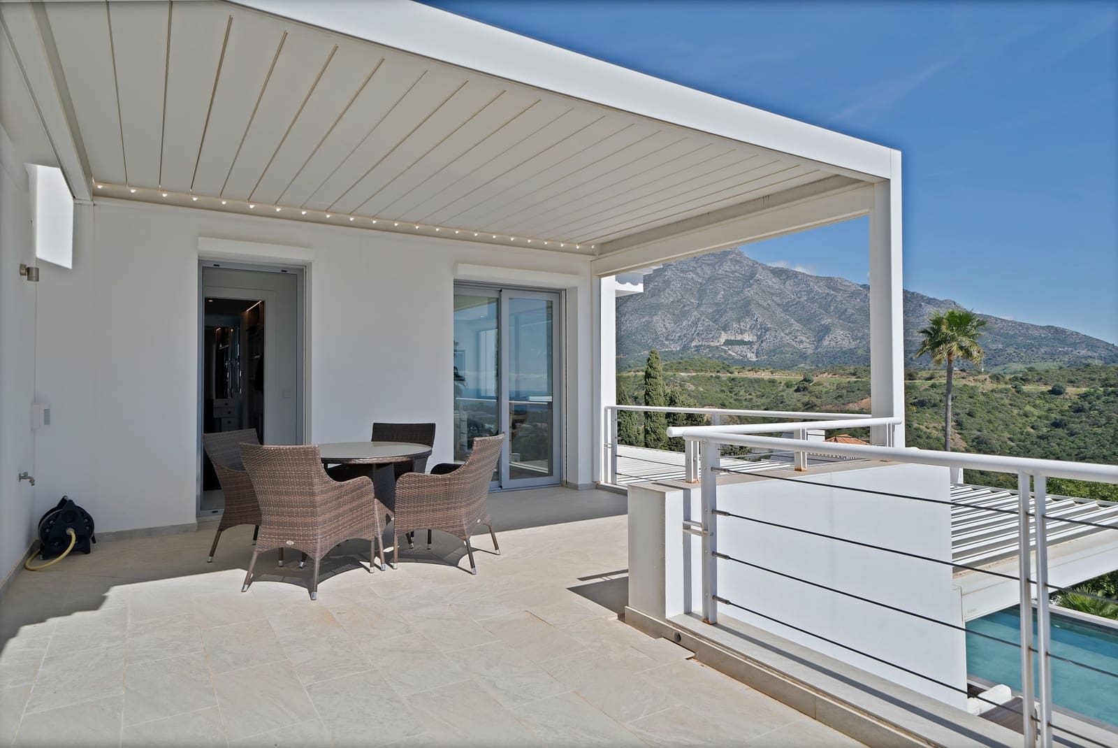 4 sypialnia Willa na sprzedaż w Nueva Andalucia z basenem garażem - 3 100 000 € (Ref: 10157505)
